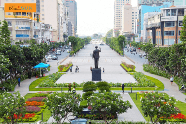 Phố đi bộ Nguyễn Huệ