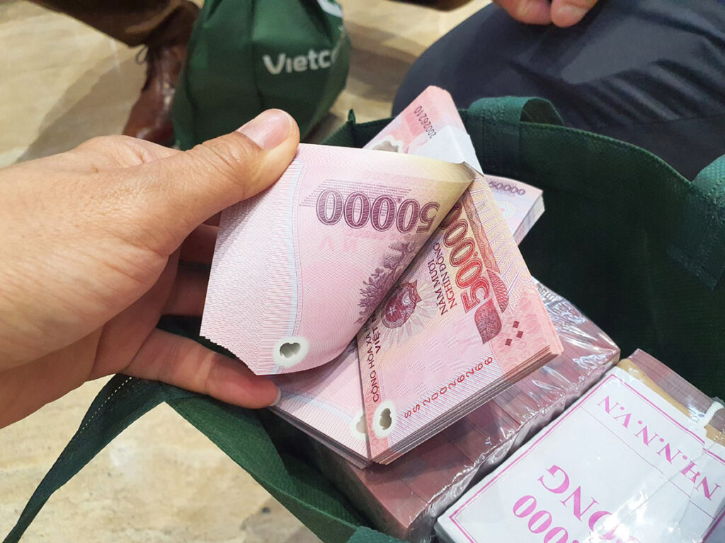 Tiền rách có đổi được không? Có phải tất cả tiền rách đều đổi được? Tiền rách có đổi được không? Có phải tất cả tiền rách đều đổi được?