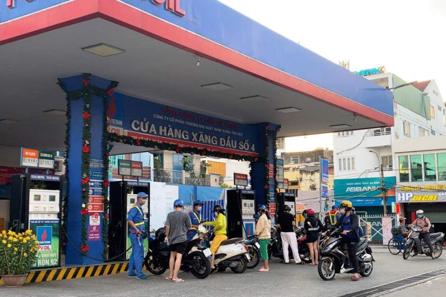 Đổi tiền rách ở cây xăng có được không?