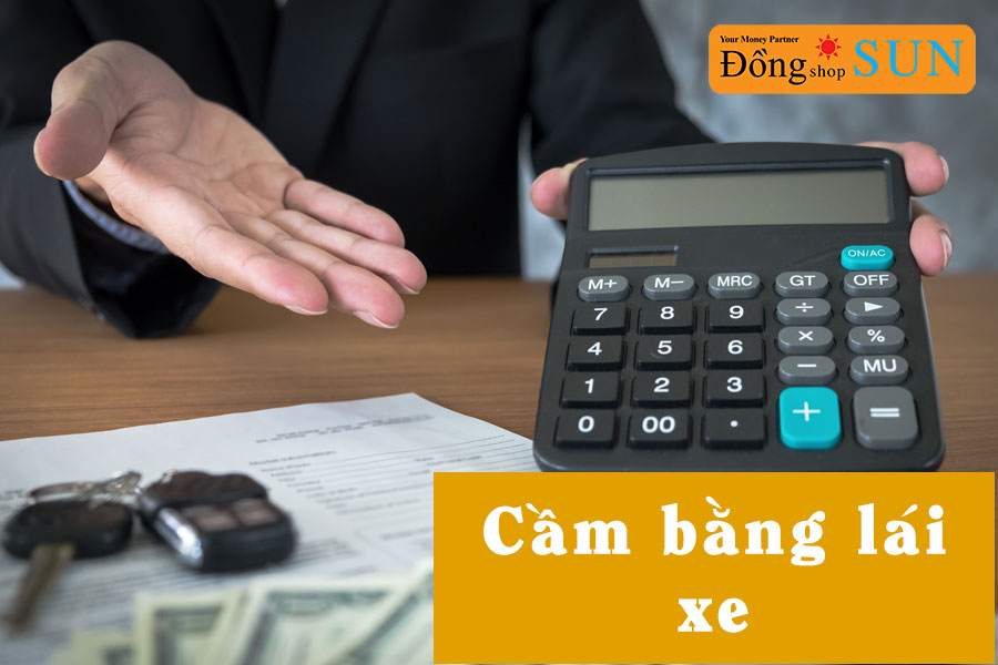 Cầm bằng lái xe ô tô, cầm giấy tờ bằng lái B2