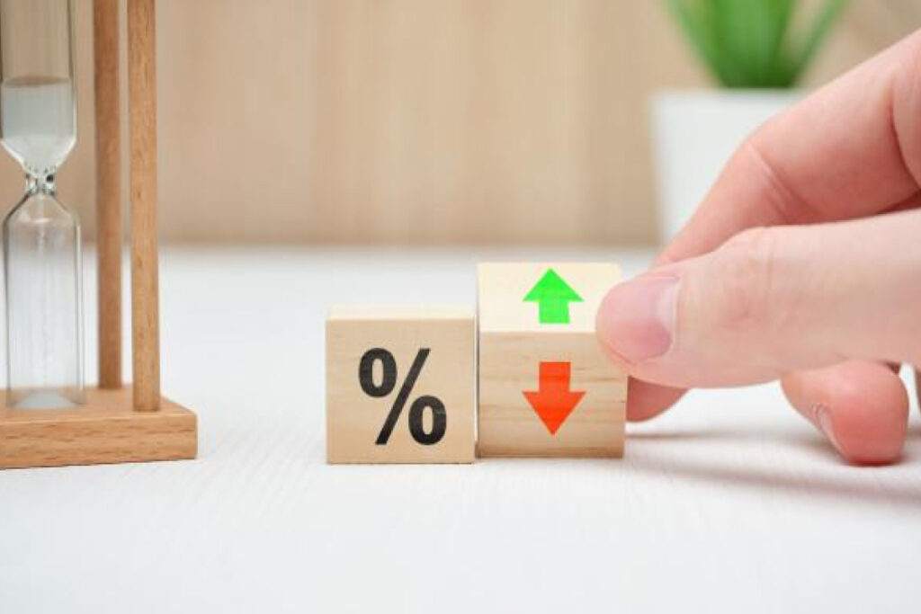Chú ý lãi suất vay tiền tại Fe Credit, Home Credit