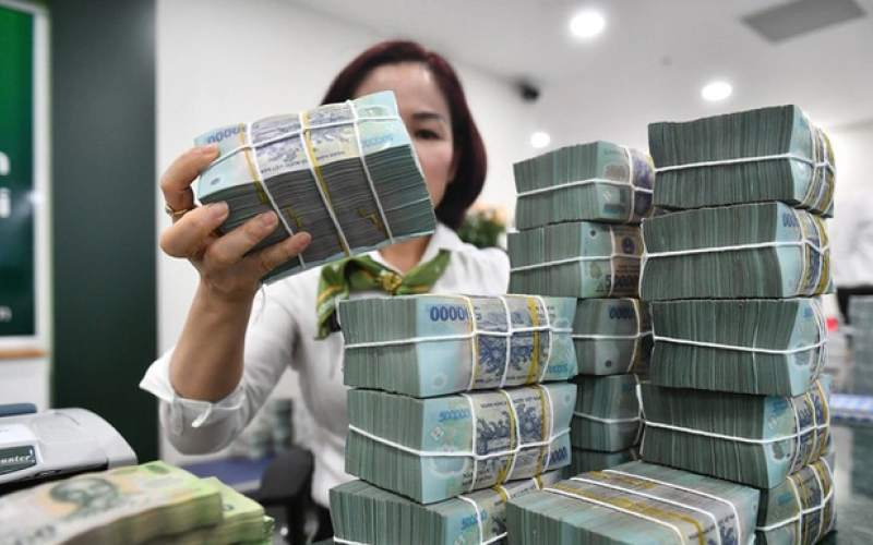 Có 10, 30, 200 triệu nên gửi tiết kiệm hay mua vàng?