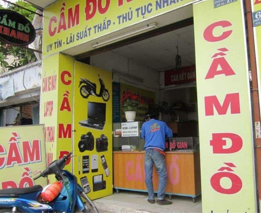 Cầm máy ảnh, điện thoại Quận 1