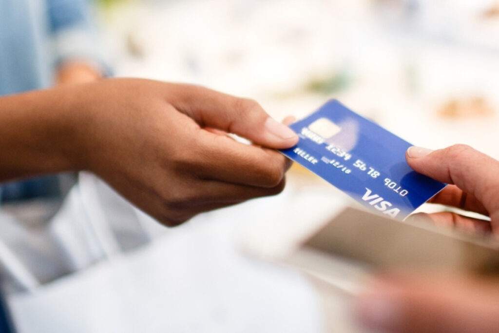 Không có thẻ ATM có rút được tiền không?