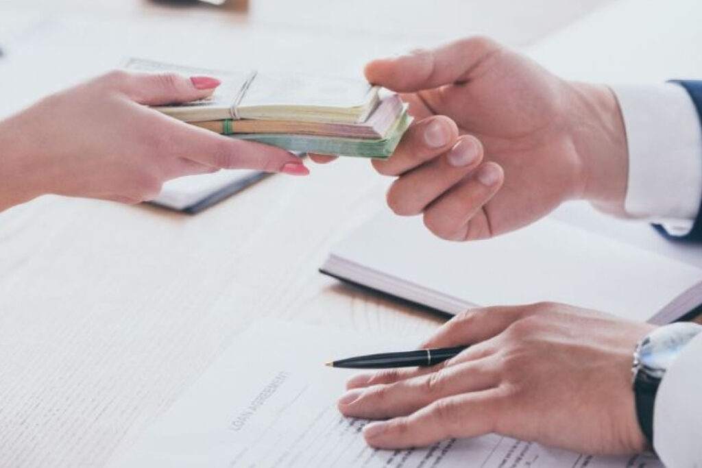 Những lưu ý khi vay tiền trả góp không chứng minh thu nhập