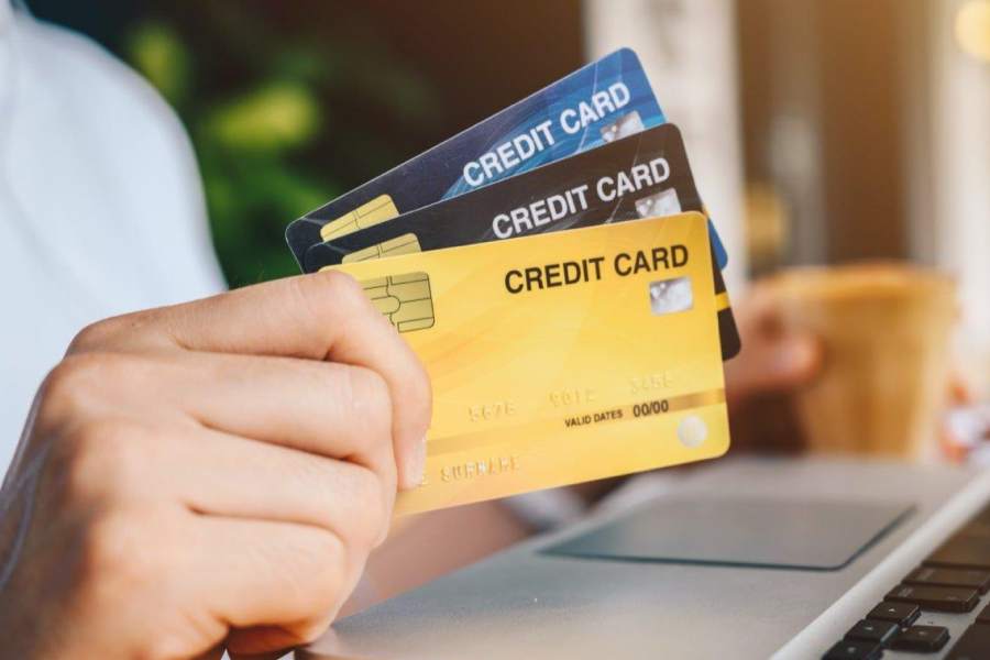 Bao nhiêu tuổi được mở thẻ tín dụng?